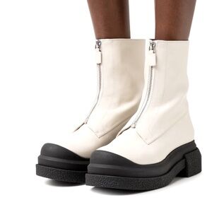 New w/ Tags Stuart Weitzman Charli Leather Sport Boot size 9. Fits a 9/9.5.